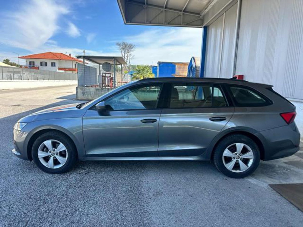 Skoda Octavia Station Wagon 2.0 TDI EVO SCR DSG Wagon Executive (7)
