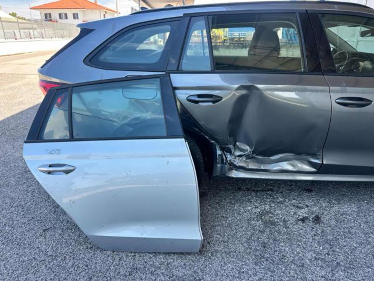 Skoda Octavia Station Wagon 2.0 TDI EVO SCR DSG Wagon Executive (8)