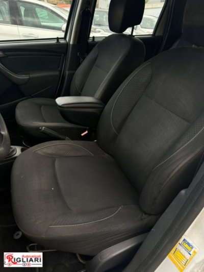 Dacia Duster 1.5 dCi 110CV 4x2 Ambiance (12)