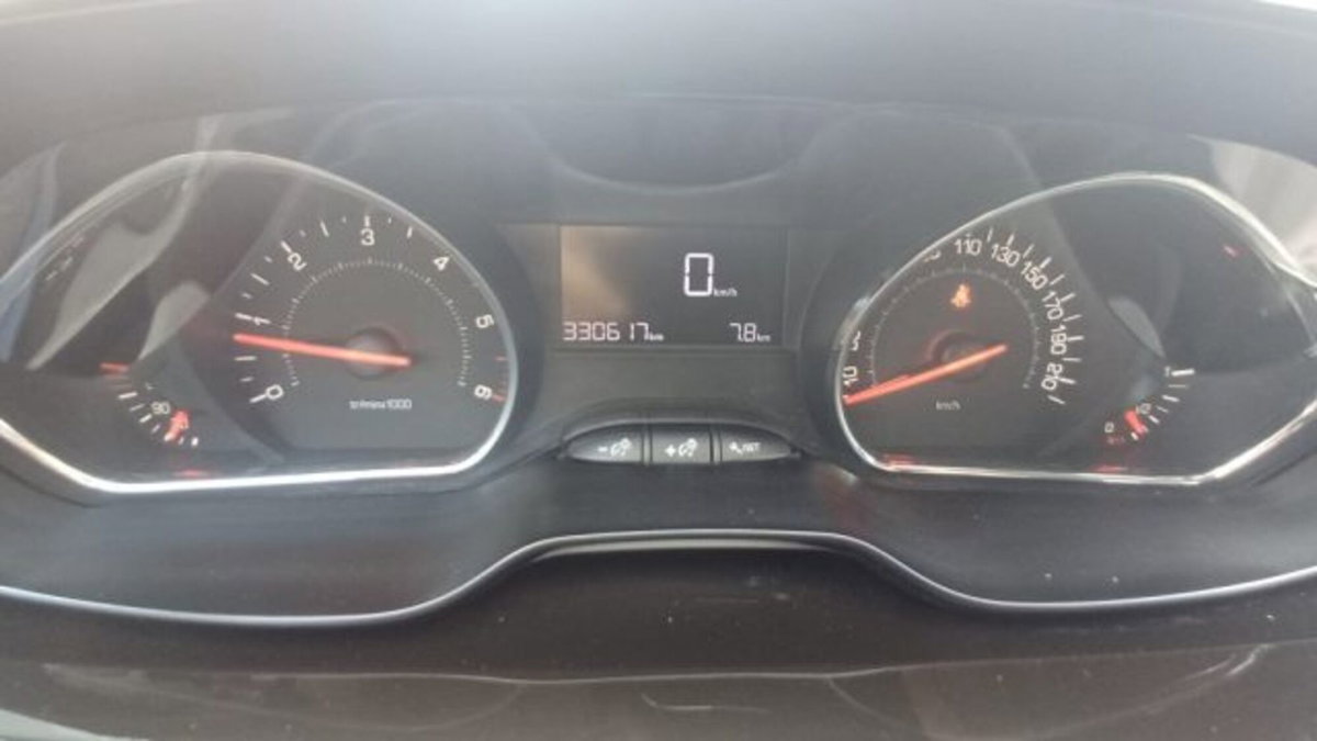 Peugeot 208 HDi 68 CV 5 porte Allure (10)