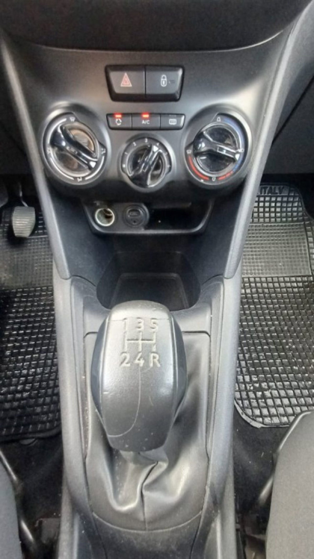 Peugeot 208 HDi 68 CV 5 porte Allure (12)