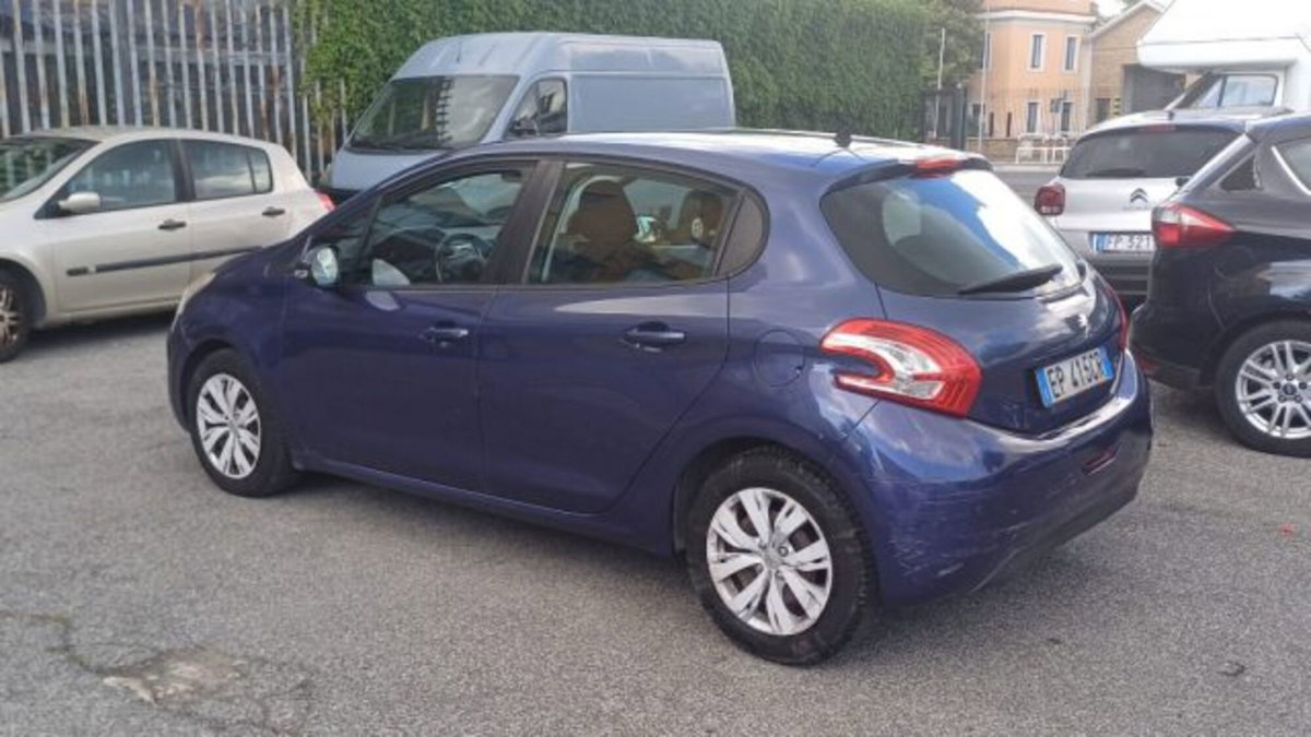 Peugeot 208 HDi 68 CV 5 porte Allure (5)