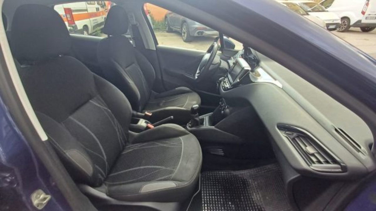 Peugeot 208 HDi 68 CV 5 porte Allure (8)
