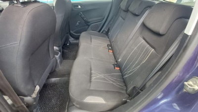 Peugeot 208 HDi 68 CV 5 porte Allure (9)
