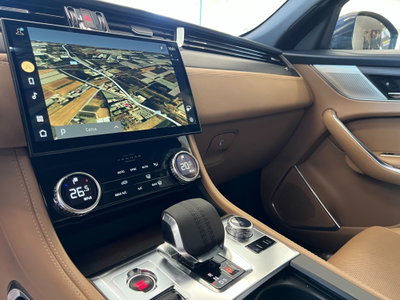 Jaguar F-Pace 2.0 D 204 CV AWD aut. R-Dynamic SE (14)