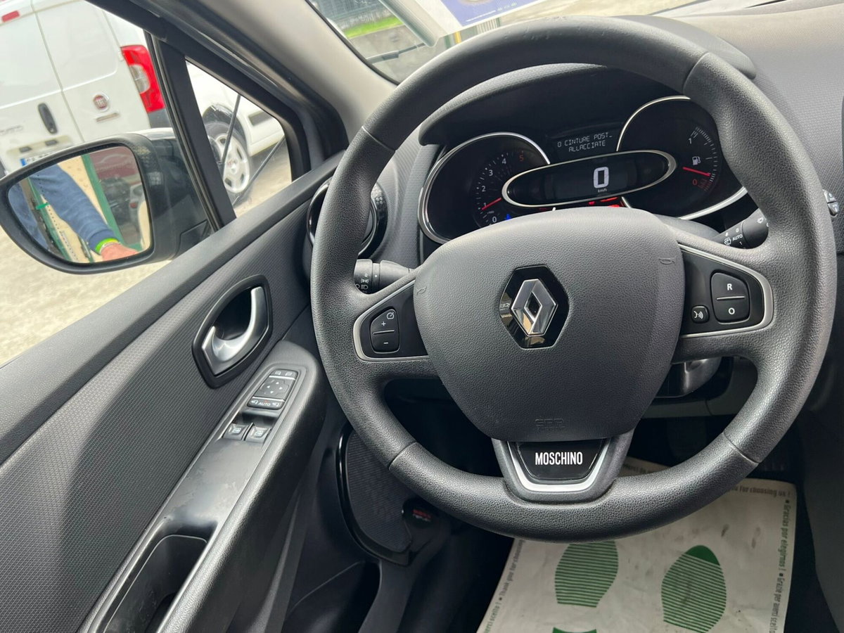 Renault Clio dCi 8V 90 CV EDC 5 porte Moschino Zen (11)