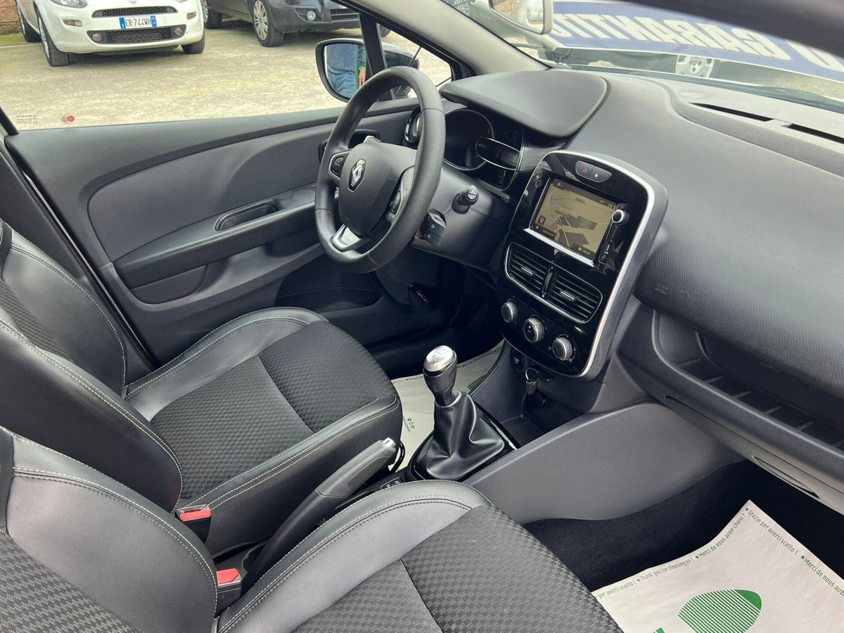 Renault Clio dCi 8V 90 CV EDC 5 porte Moschino Zen (12)