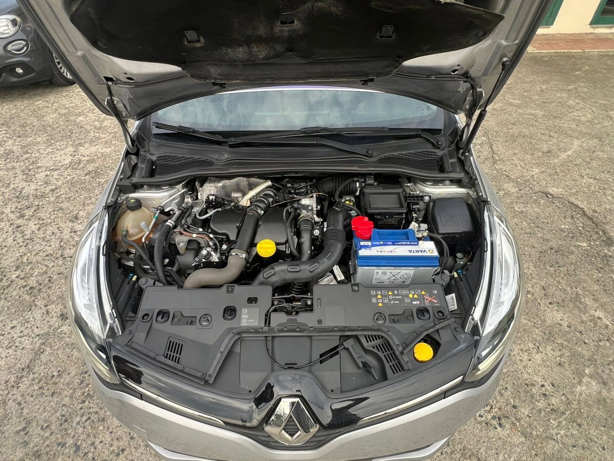 Renault Clio dCi 8V 90 CV EDC 5 porte Moschino Zen (16)