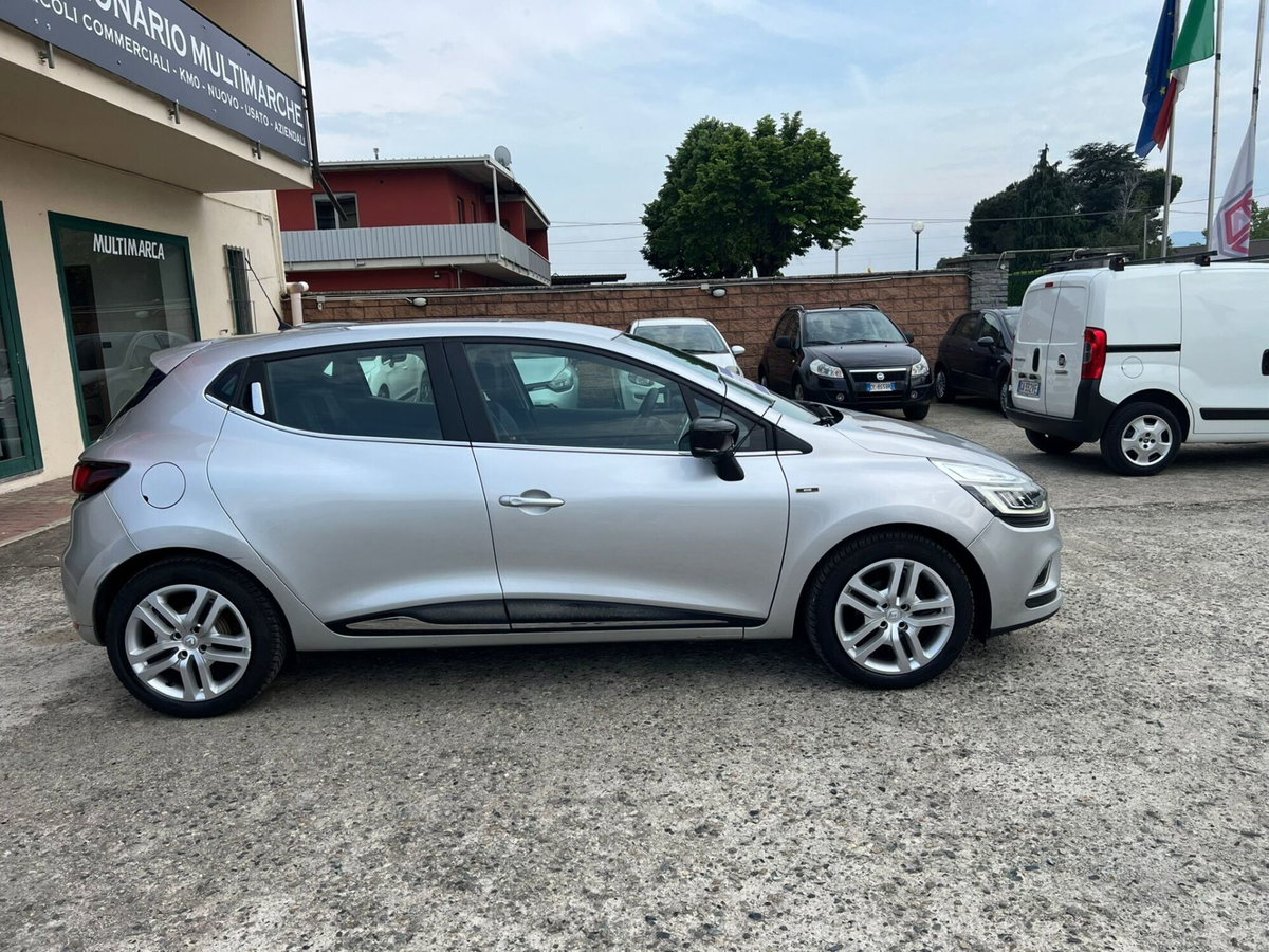 Renault Clio dCi 8V 90 CV EDC 5 porte Moschino Zen (3)