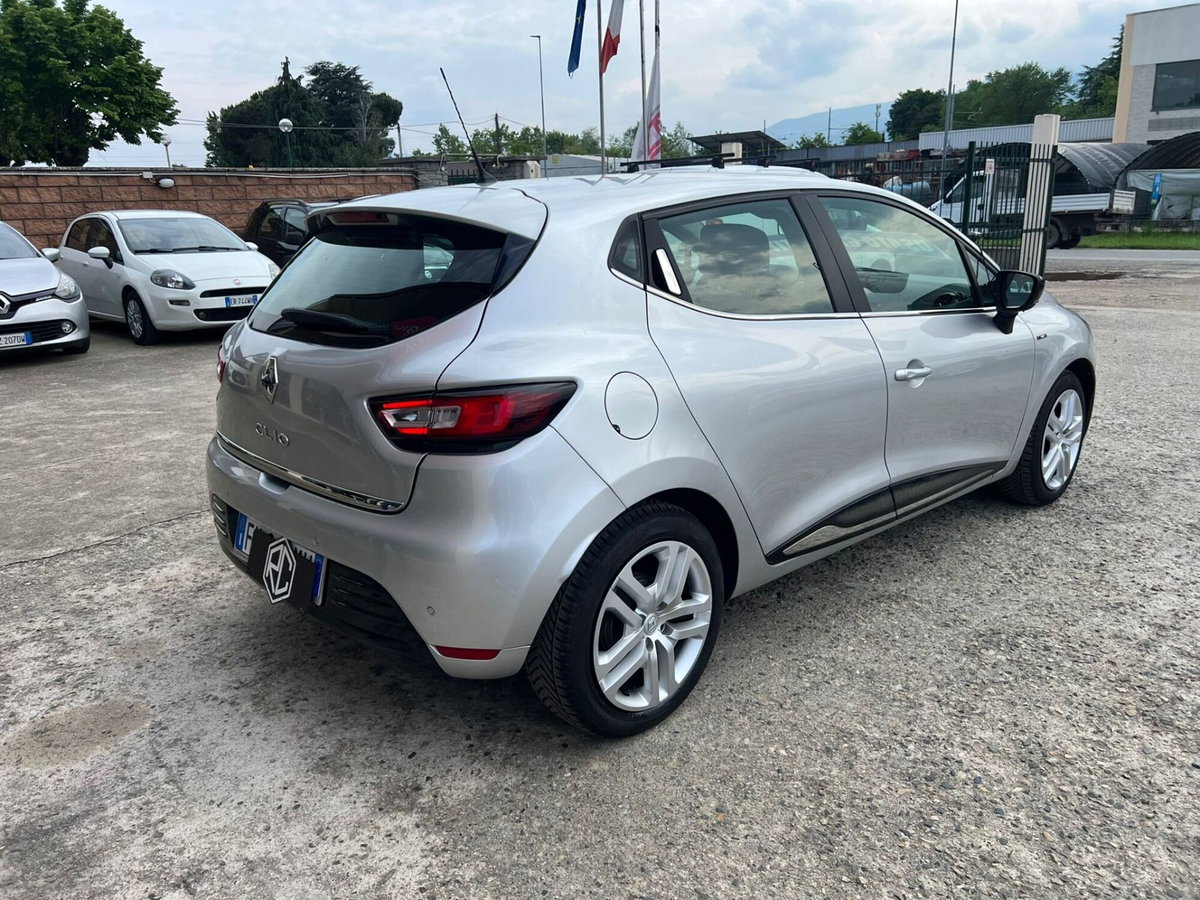 Renault Clio dCi 8V 90 CV EDC 5 porte Moschino Zen (4)