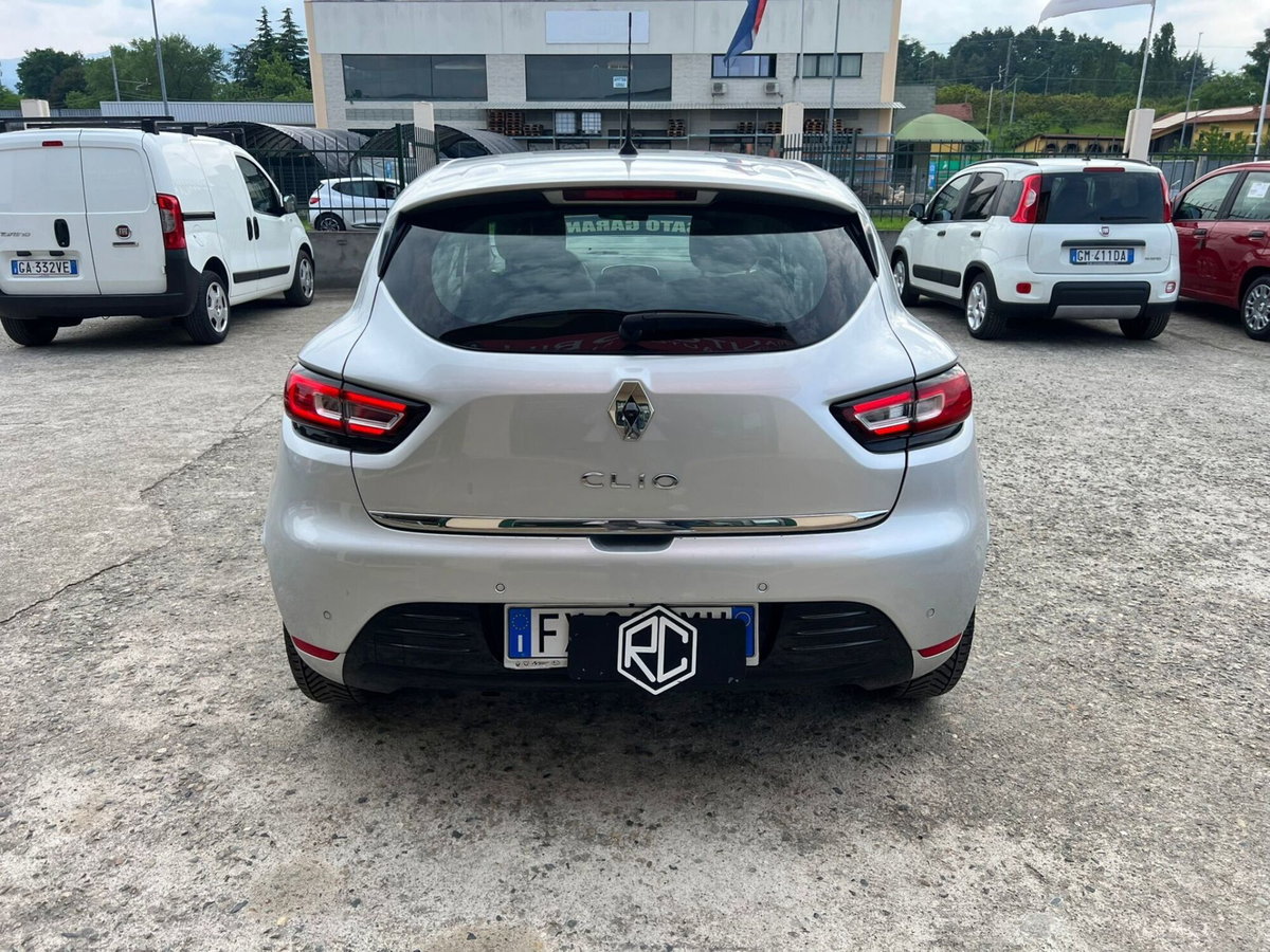 Renault Clio dCi 8V 90 CV EDC 5 porte Moschino Zen (5)