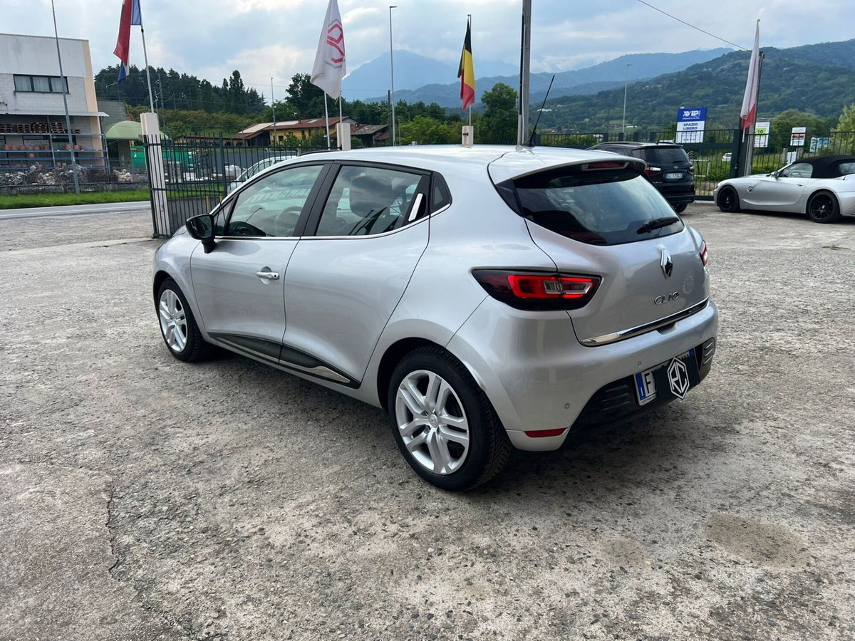 Renault Clio dCi 8V 90 CV EDC 5 porte Moschino Zen (6)