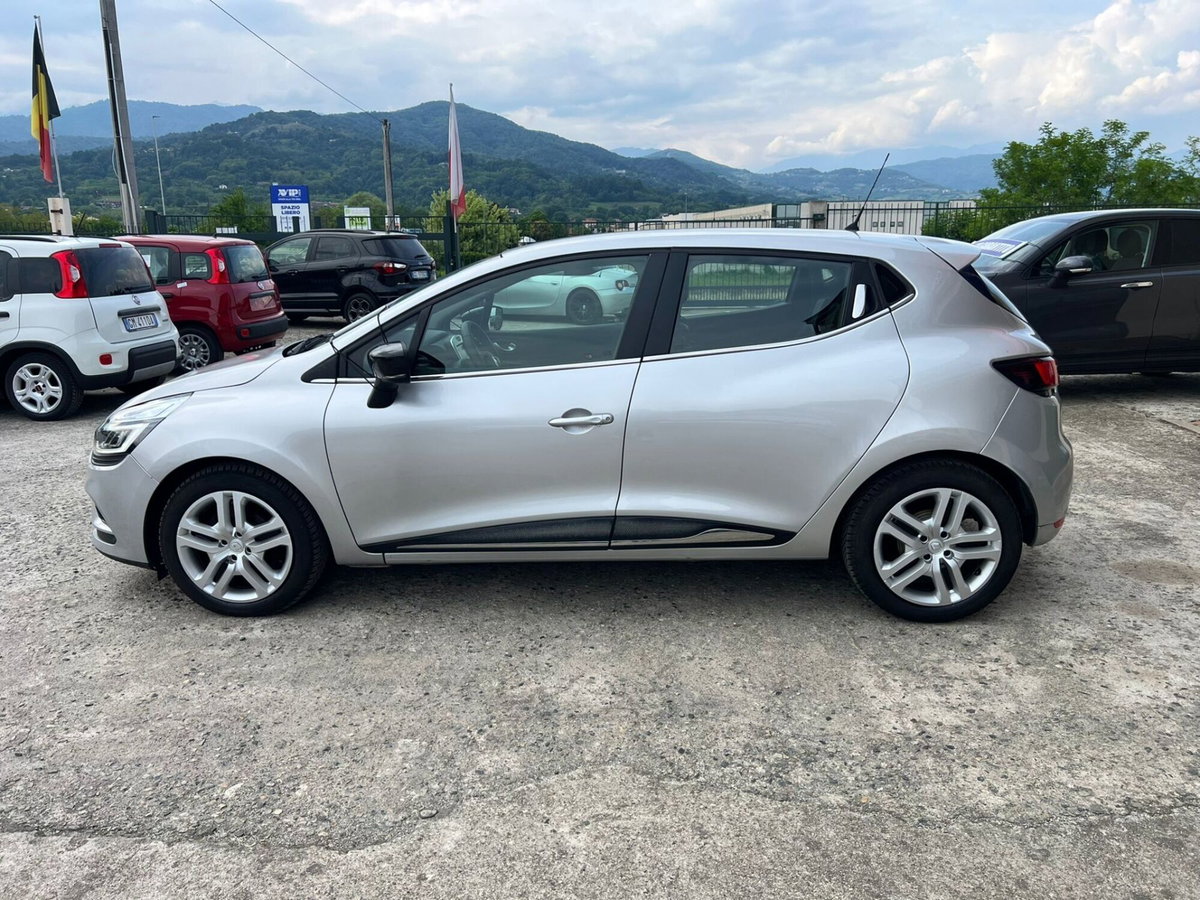 Renault Clio dCi 8V 90 CV EDC 5 porte Moschino Zen (7)