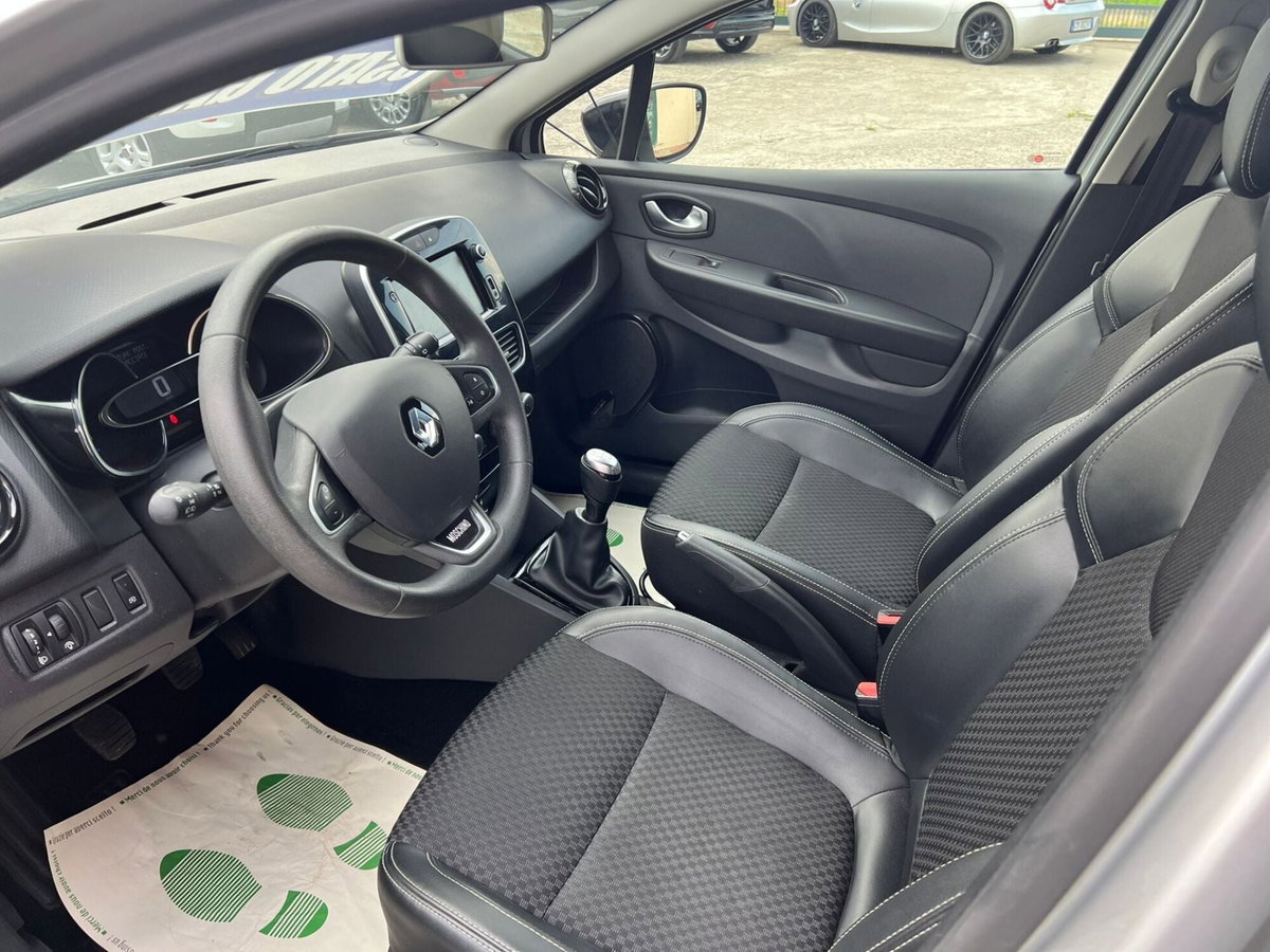 Renault Clio dCi 8V 90 CV EDC 5 porte Moschino Zen (9)