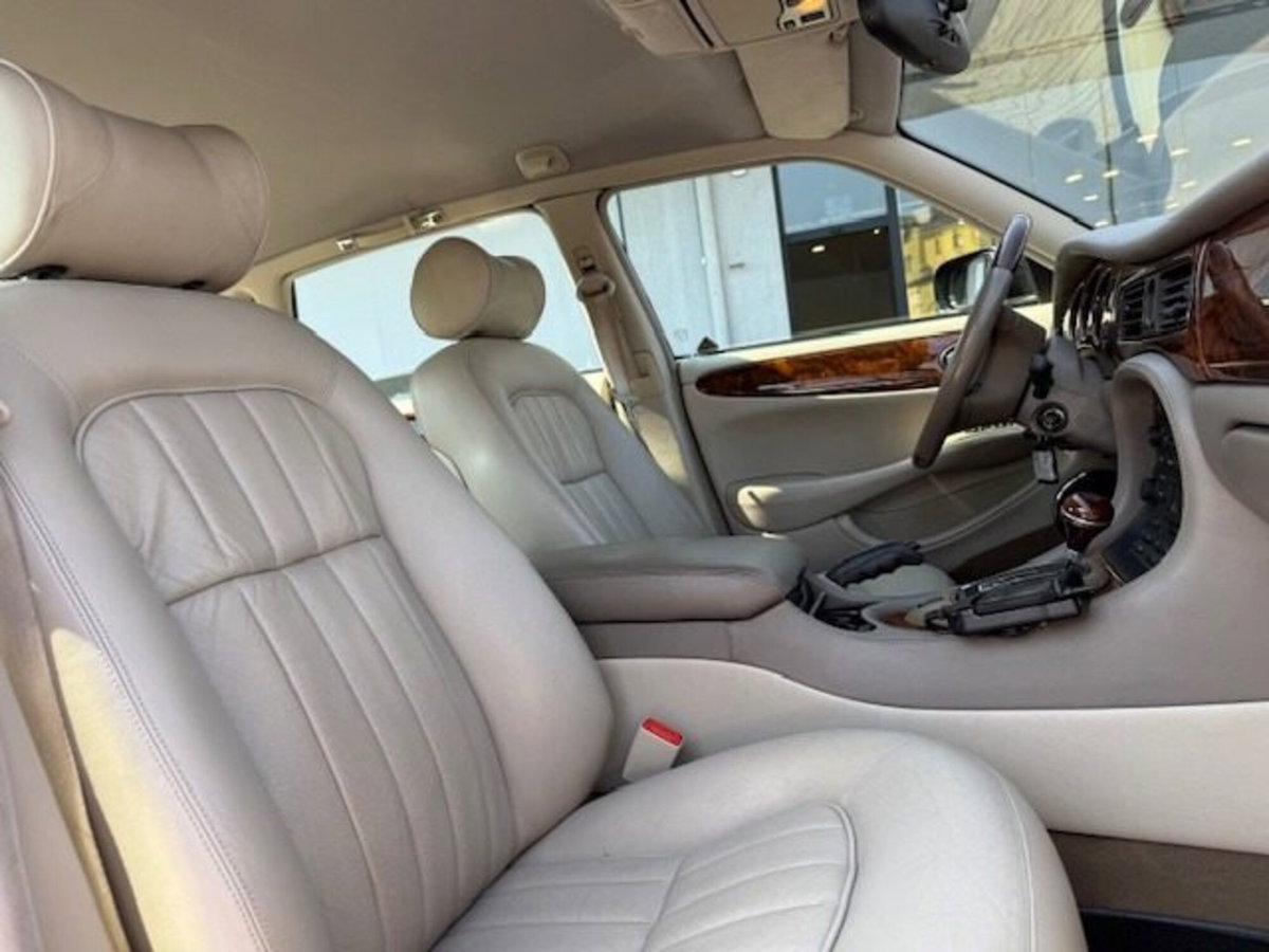Jaguar XJ 4.0 cat Executive (13)