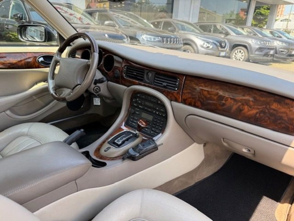 Jaguar XJ 4.0 cat Executive (16)