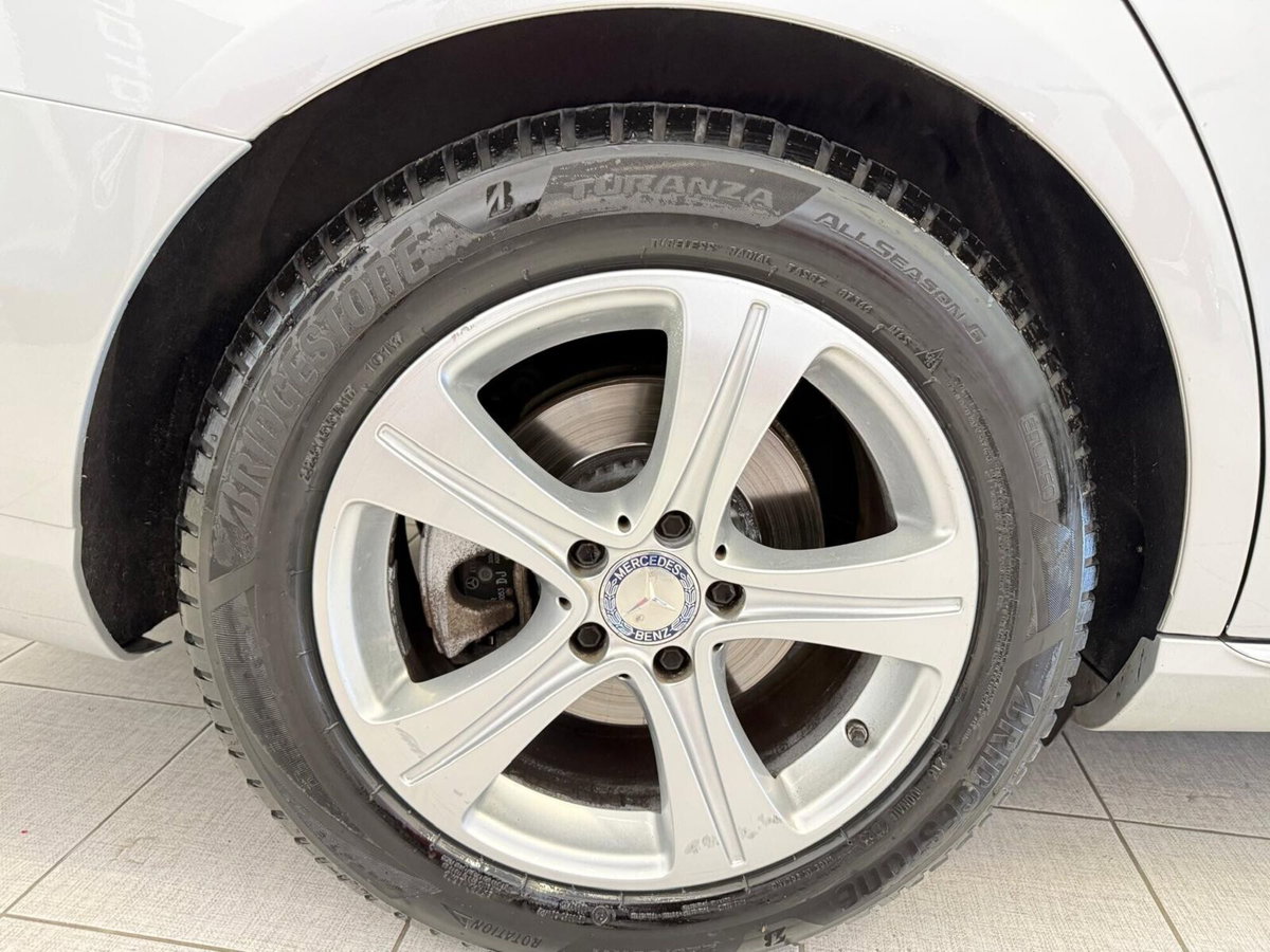 Mercedes-Benz Classe E 220 d Auto Premium Plus (10)