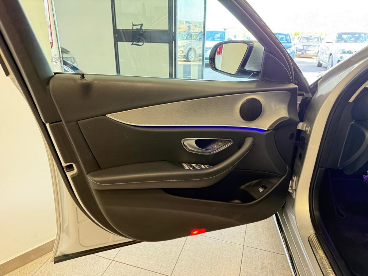 Mercedes-Benz Classe E 220 d Auto Premium Plus (11)