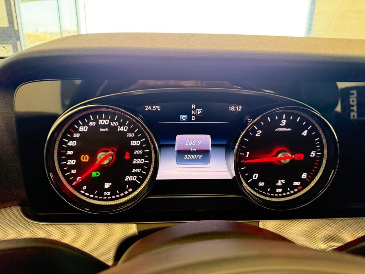 Mercedes-Benz Classe E 220 d Auto Premium Plus (13)