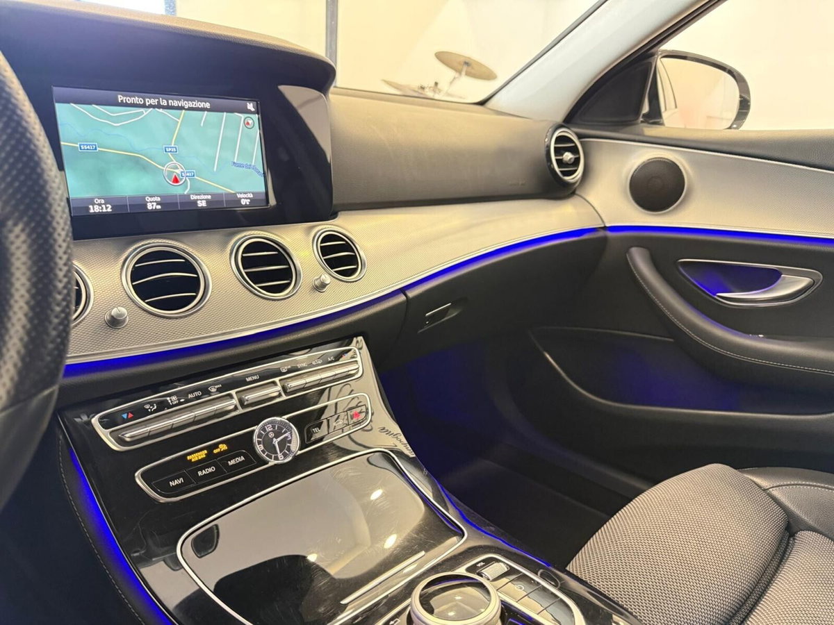 Mercedes-Benz Classe E 220 d Auto Premium Plus (16)