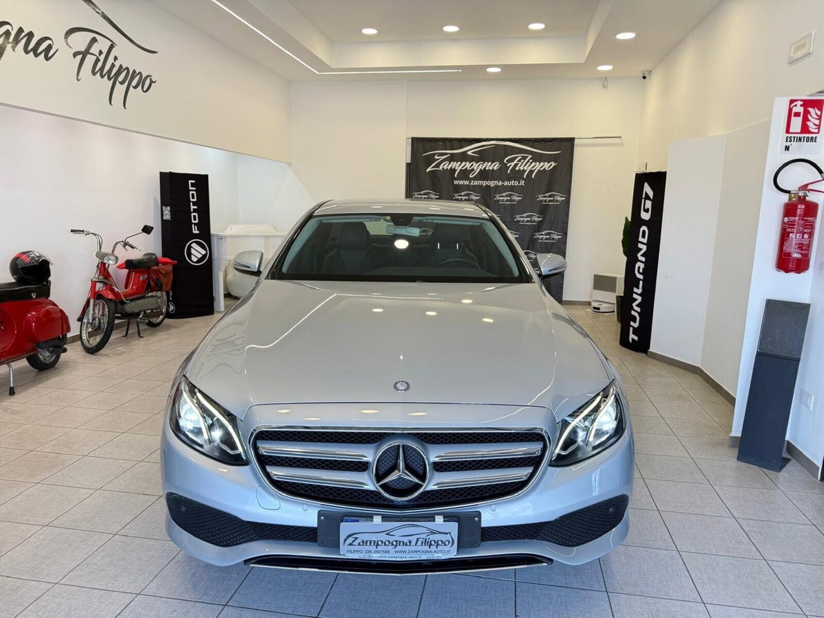 Mercedes-Benz Classe E 220 d Auto Premium Plus (2)