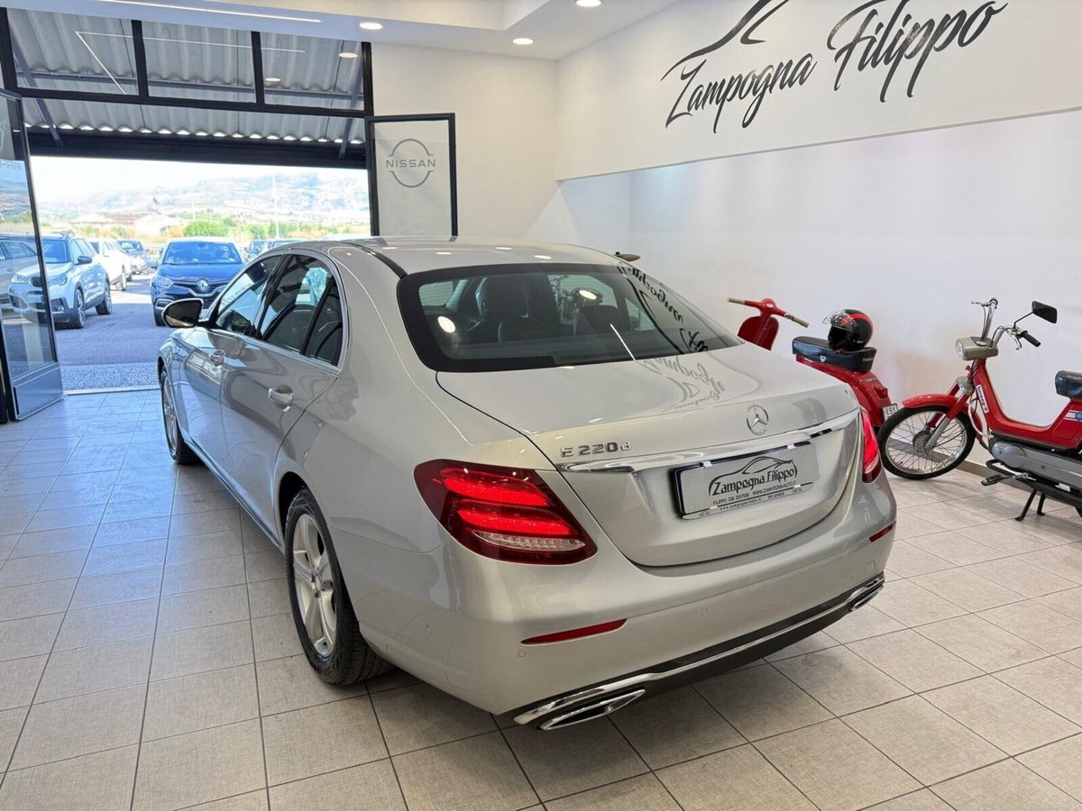 Mercedes-Benz Classe E 220 d Auto Premium Plus (5)