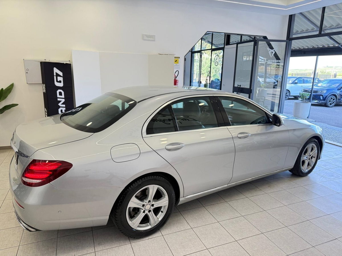Mercedes-Benz Classe E 220 d Auto Premium Plus (8)