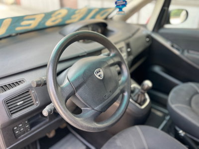 Lancia Musa 1.3 Mjt 95 CV DFN Diva (9)