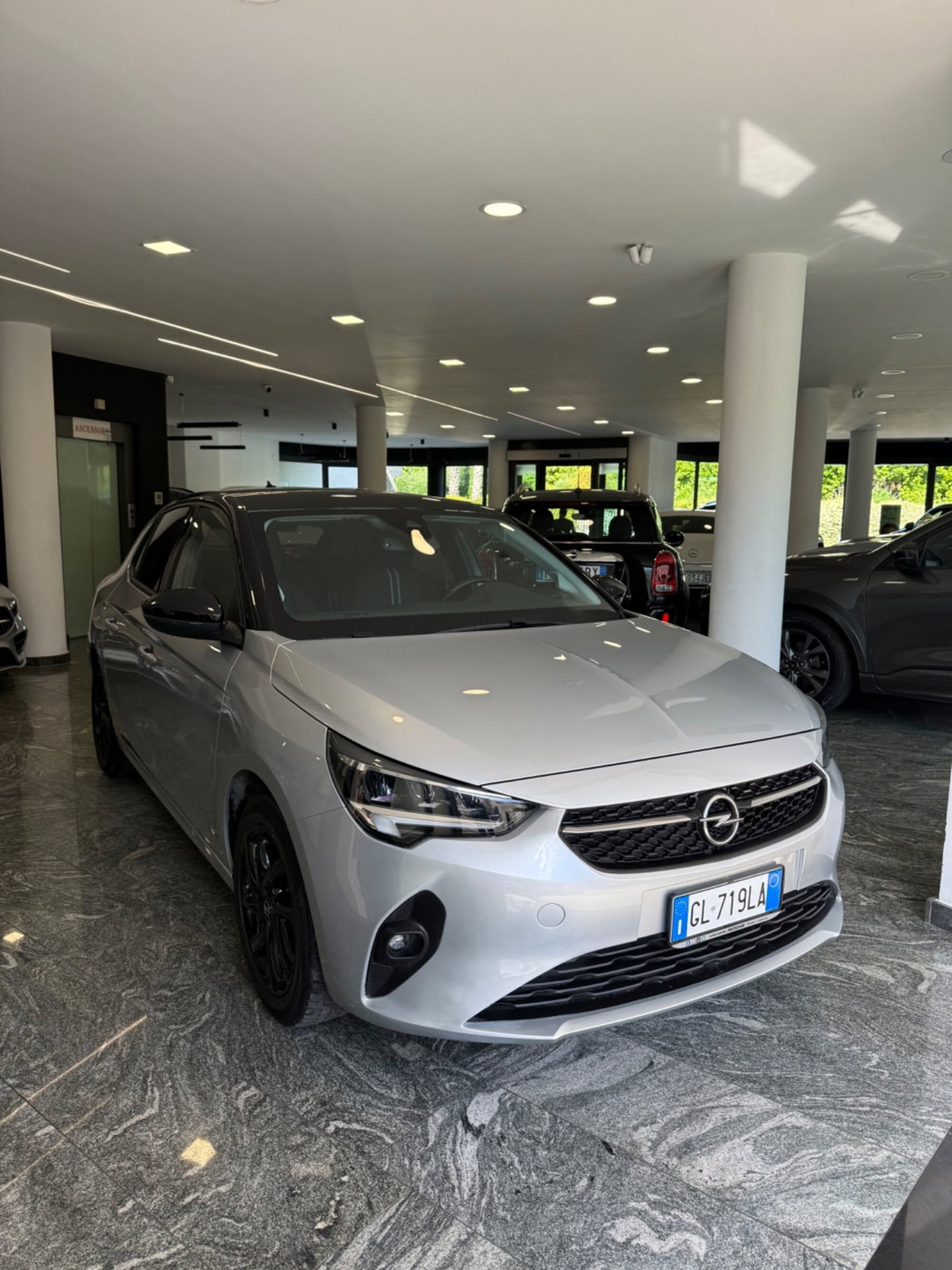 Opel Corsa 1.2 Edition (6)