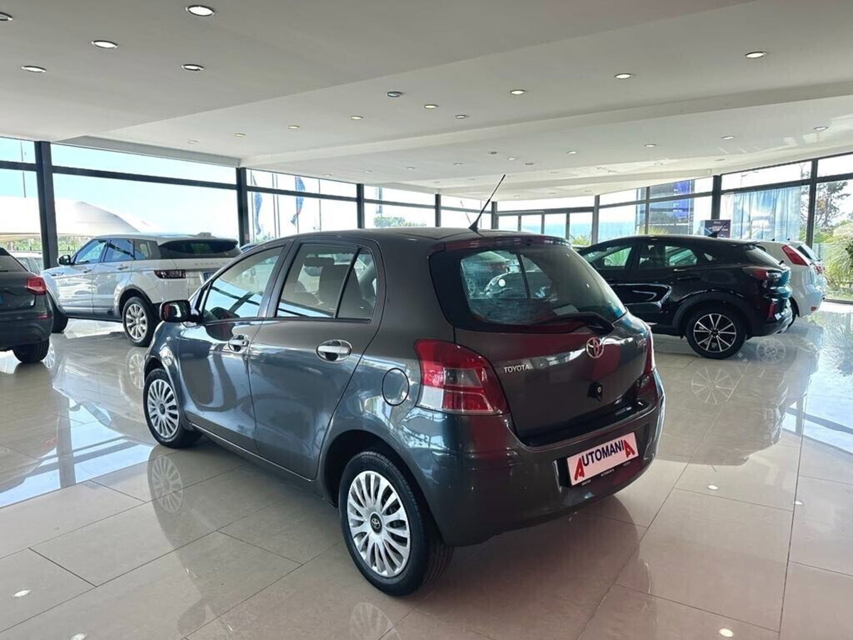 Toyota Yaris 1.D-4D DPF 5 porte M-MT Sol (2)
