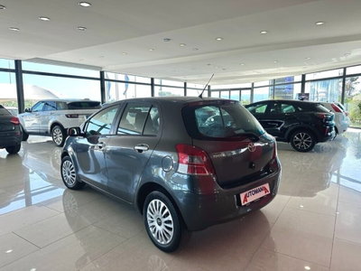 Toyota Yaris 1.D-4D DPF 5 porte M-MT Sol (2)