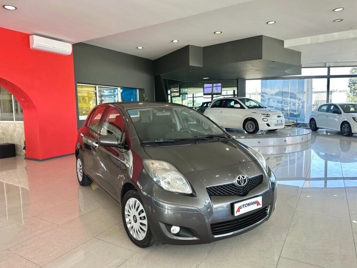 Toyota Yaris 1.D-4D DPF 5 porte M-MT Sol (4)