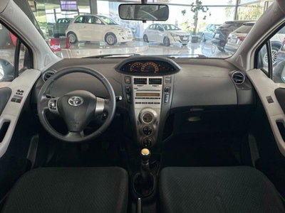 Toyota Yaris 1.D-4D DPF 5 porte M-MT Sol (5)