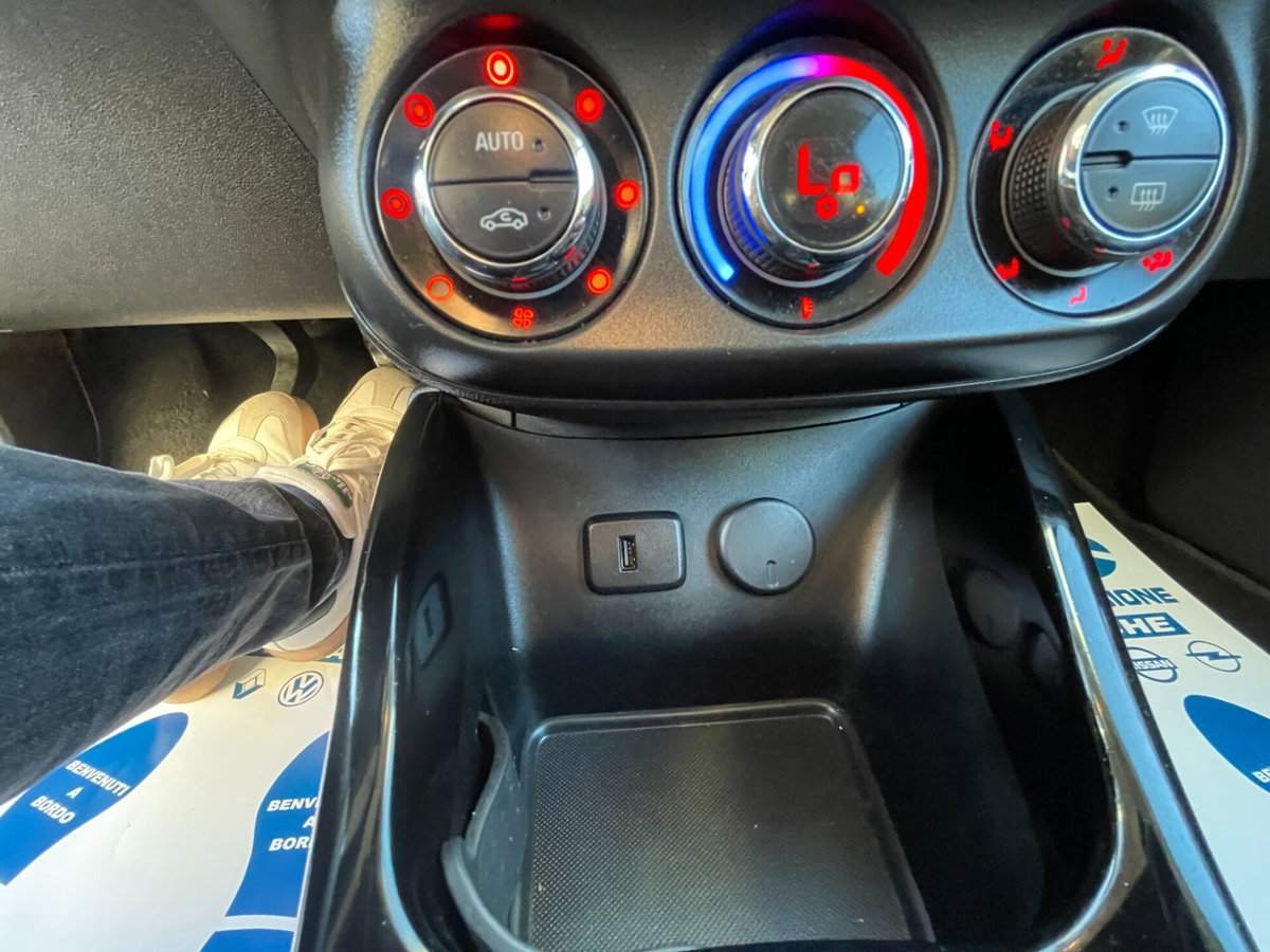 Opel Adam 1.4 87 CV GPL Tech Black Jack (15)