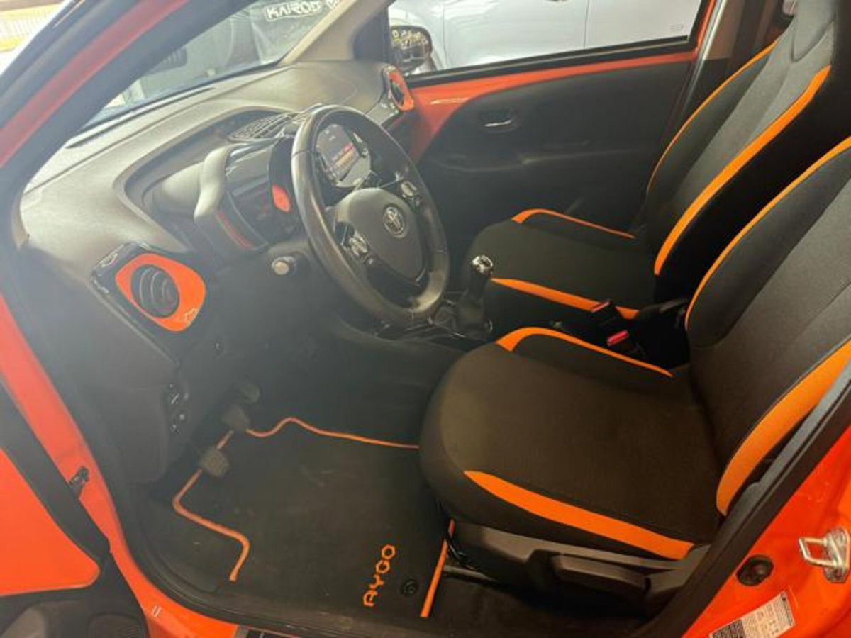 Toyota Aygo Connect 1.0 VVT-i 72 CV 5 porte x-cite (10)