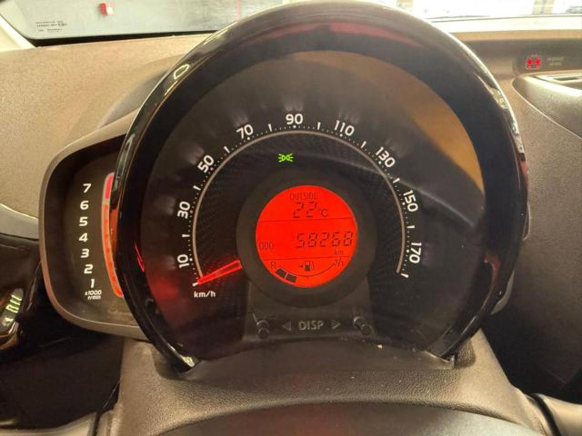 Toyota Aygo Connect 1.0 VVT-i 72 CV 5 porte x-cite (13)