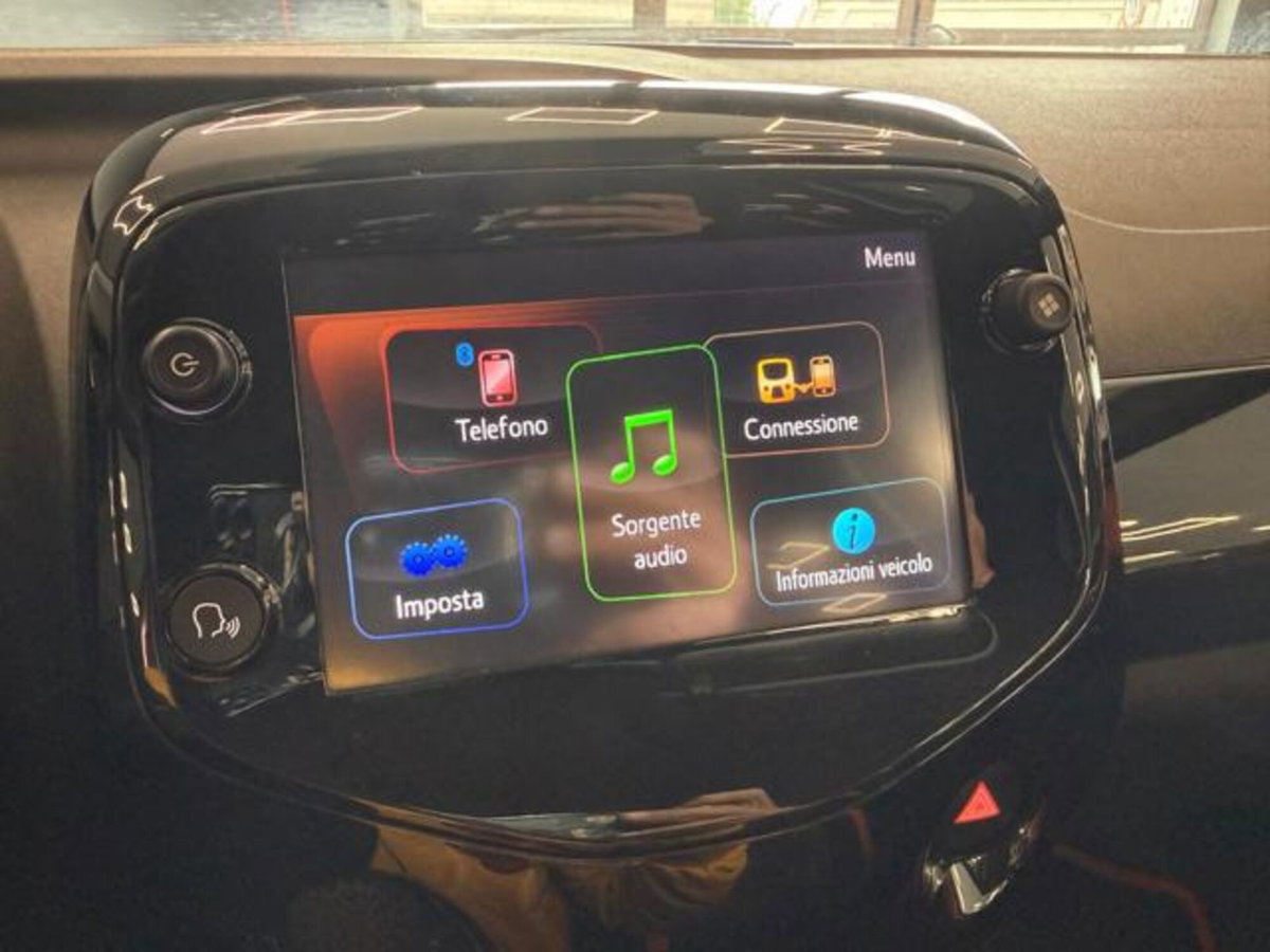 Toyota Aygo Connect 1.0 VVT-i 72 CV 5 porte x-cite (14)