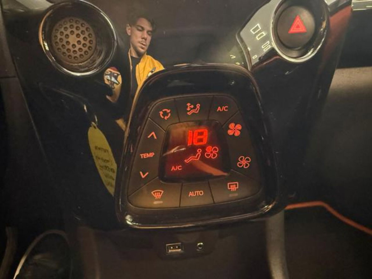 Toyota Aygo Connect 1.0 VVT-i 72 CV 5 porte x-cite (16)