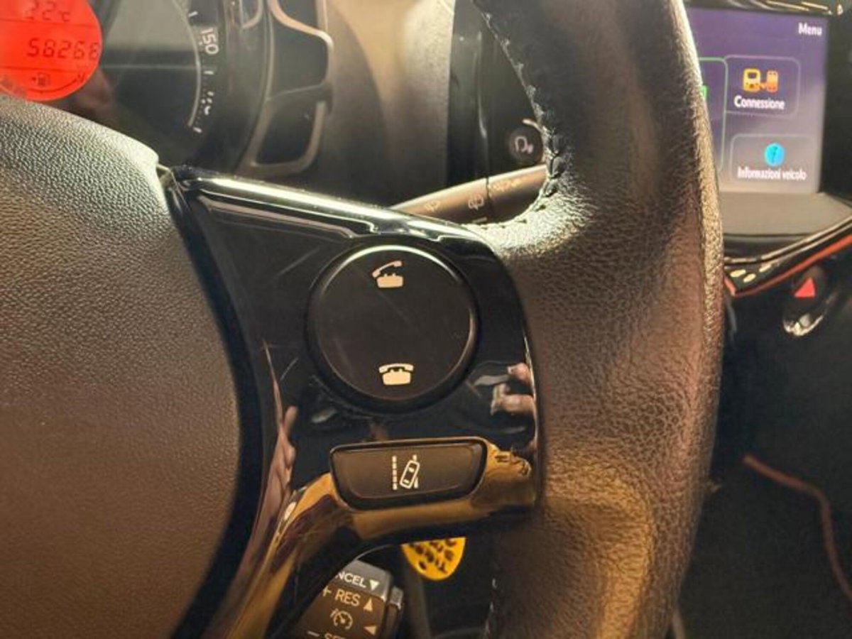 Toyota Aygo Connect 1.0 VVT-i 72 CV 5 porte x-cite (17)