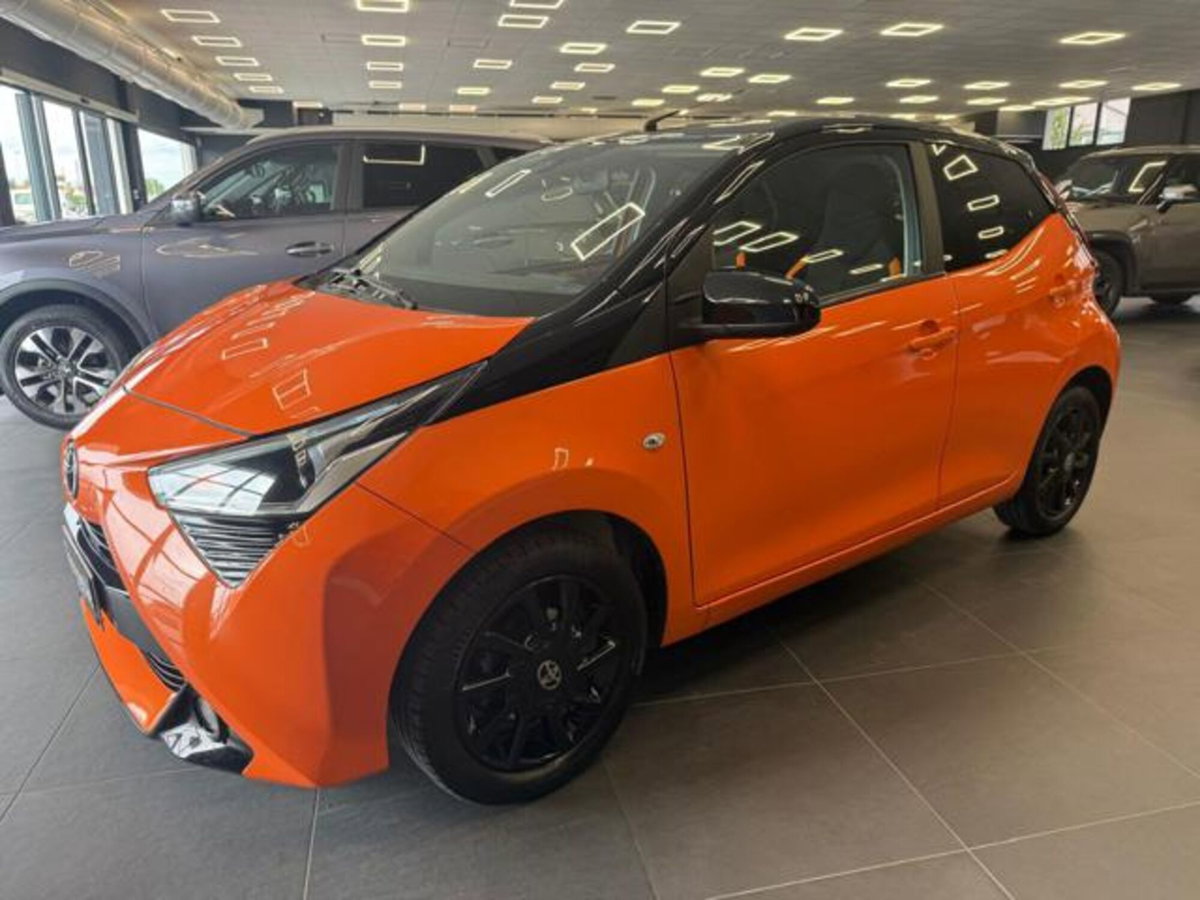 Toyota Aygo Connect 1.0 VVT-i 72 CV 5 porte x-cite (2)