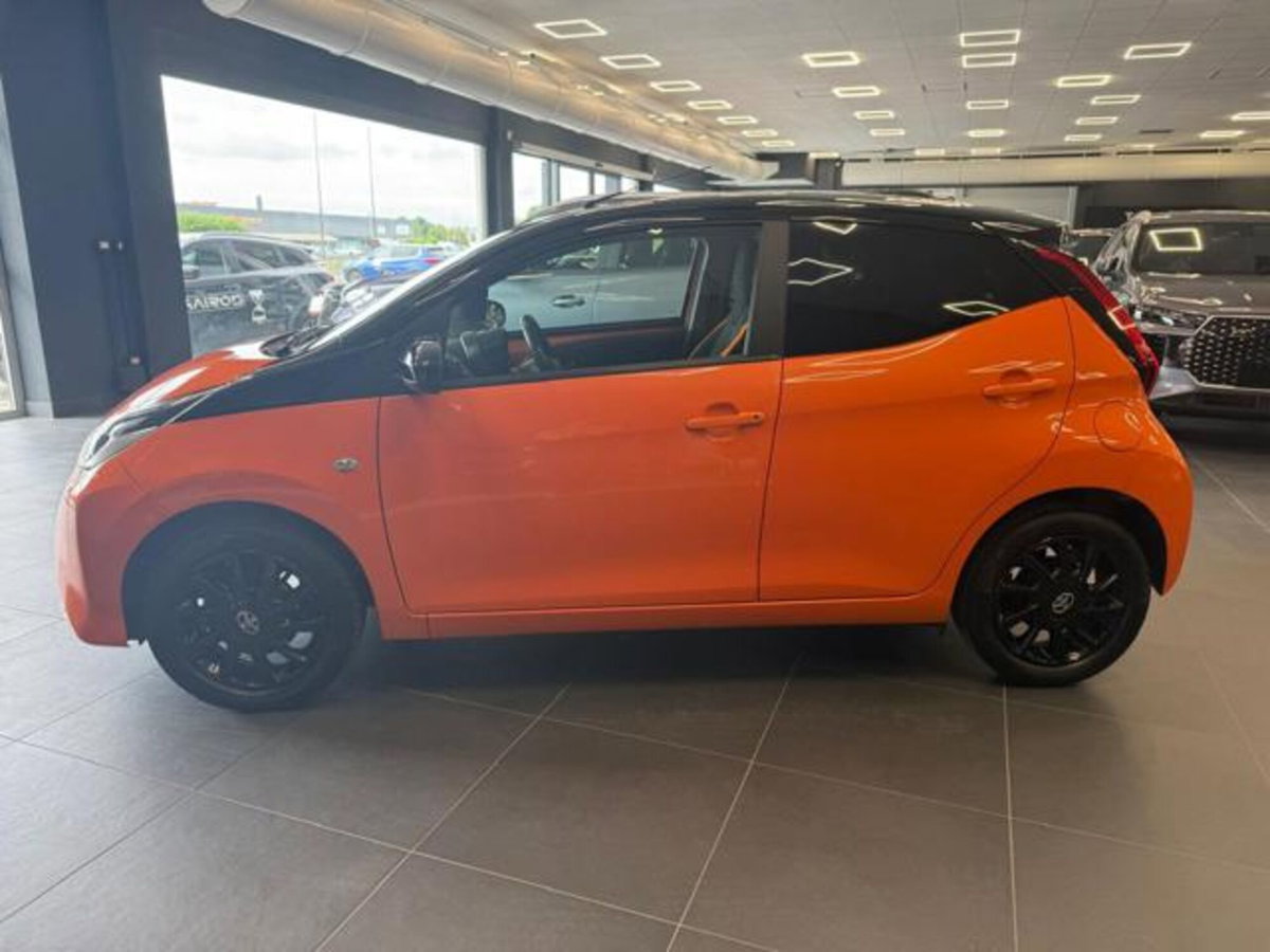 Toyota Aygo Connect 1.0 VVT-i 72 CV 5 porte x-cite (3)