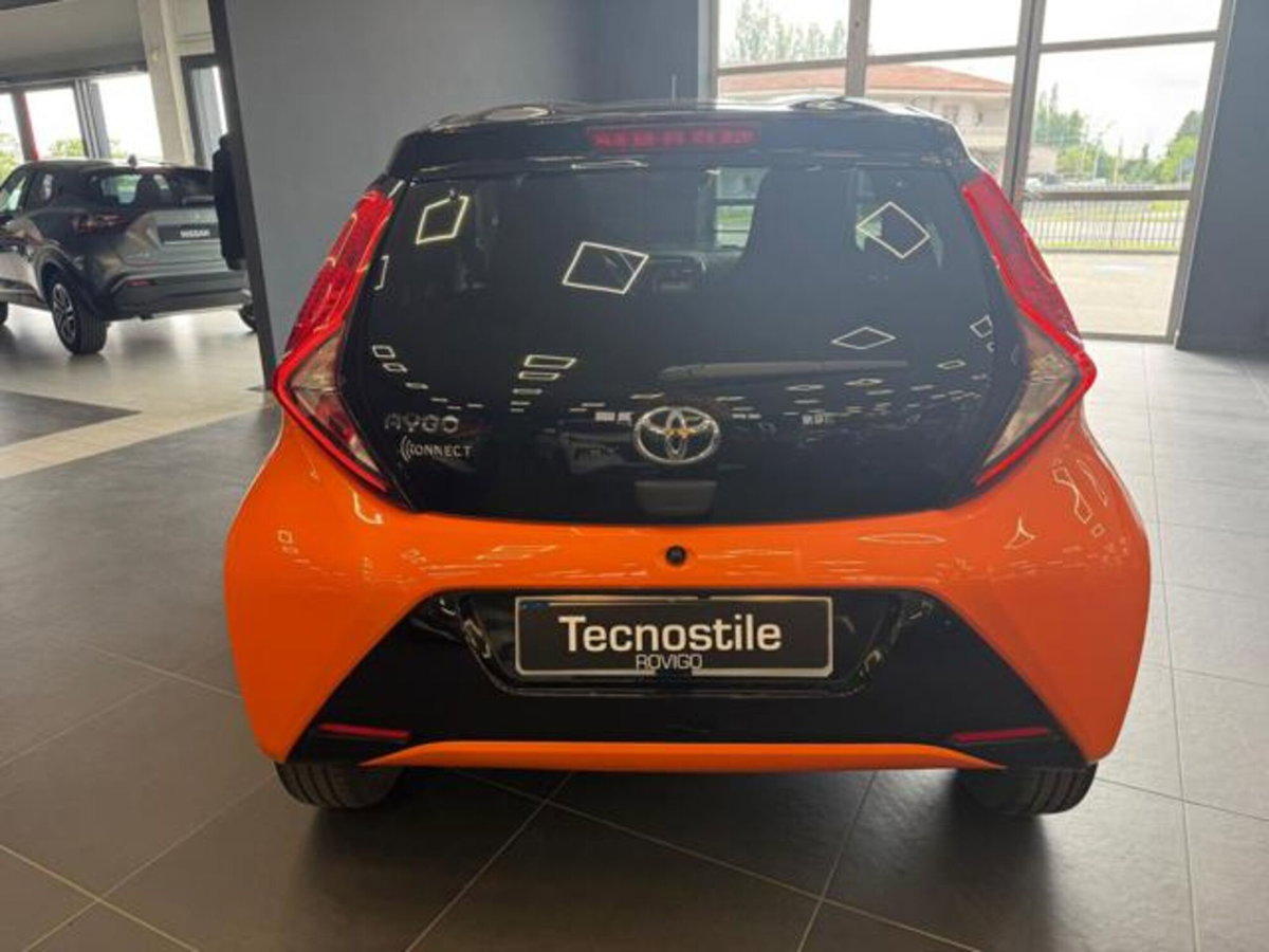 Toyota Aygo Connect 1.0 VVT-i 72 CV 5 porte x-cite (5)