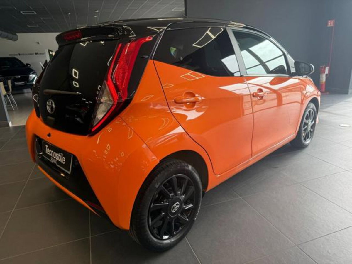 Toyota Aygo Connect 1.0 VVT-i 72 CV 5 porte x-cite (8)