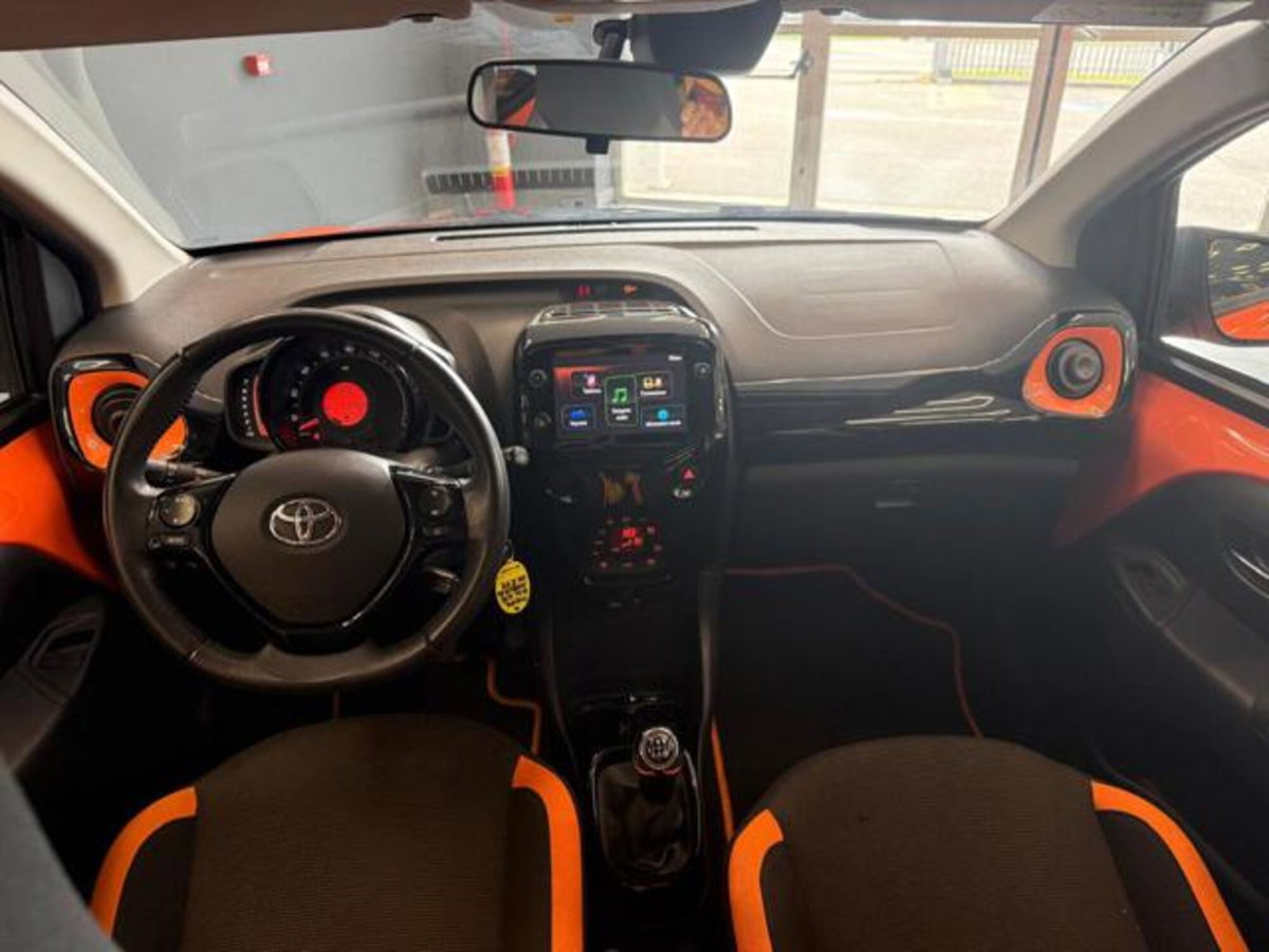 Toyota Aygo Connect 1.0 VVT-i 72 CV 5 porte x-cite (9)