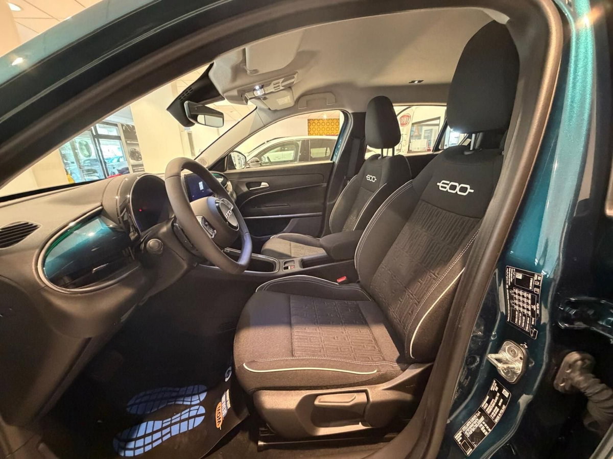 Fiat 600 1.2 hybrid 145cv auto (9)