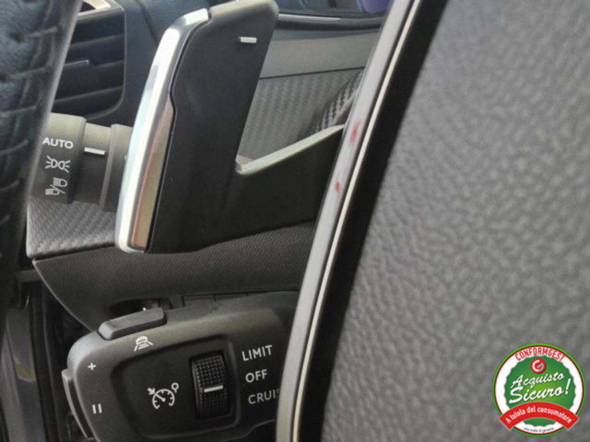 Peugeot 2008 1.2 hybrid Allure 145cv e-dcs6 (14)
