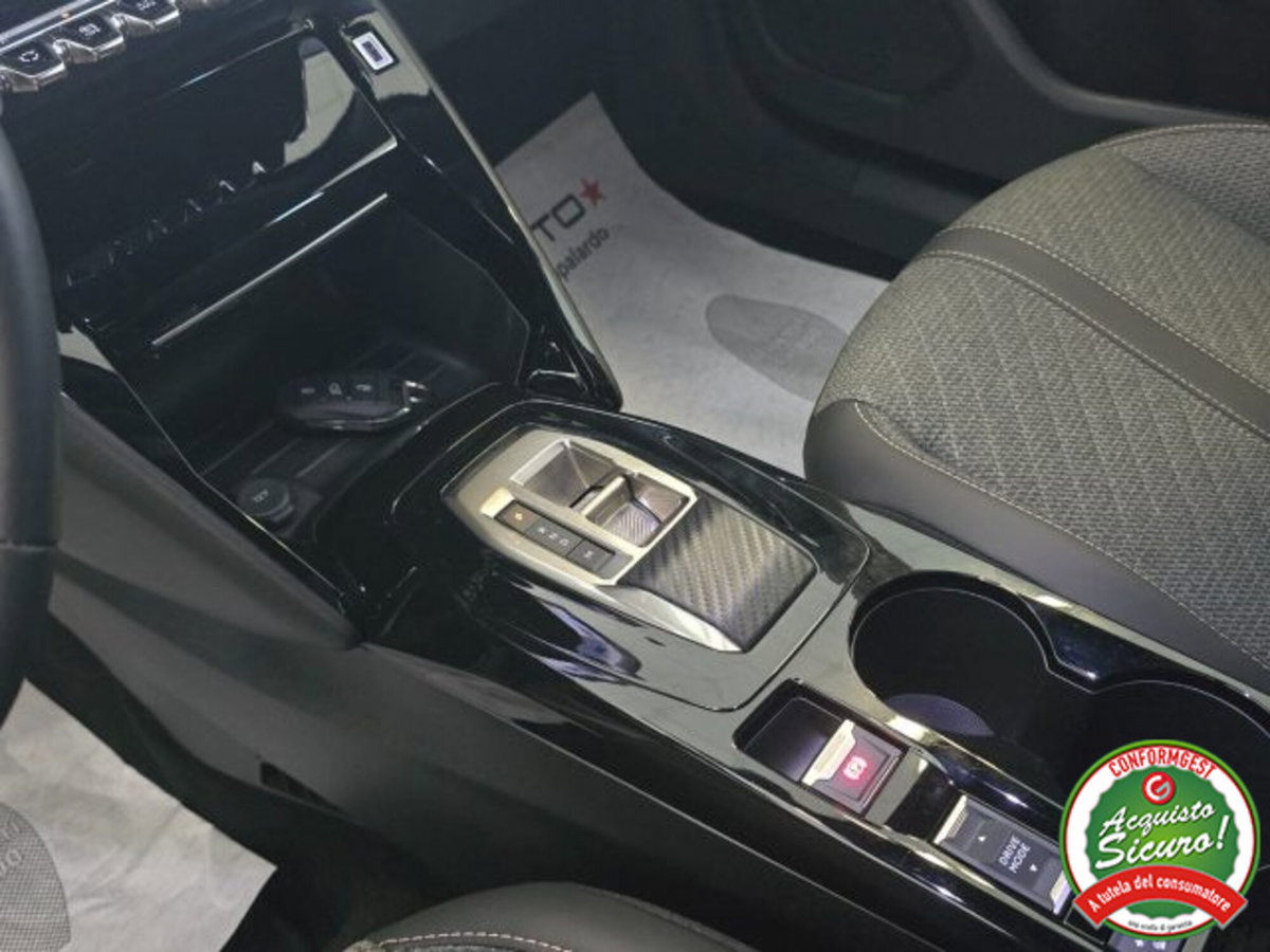 Peugeot 2008 1.2 hybrid Allure 145cv e-dcs6 (18)