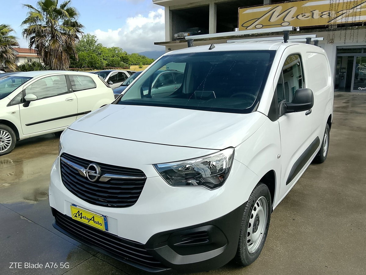 Opel Combo Furgone Cargo 1.5 Diesel 100CV S&S PL-DC 850kg Essentia (2)