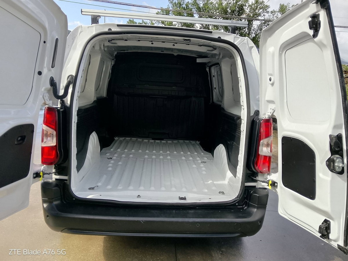 Opel Combo Furgone Cargo 1.5 Diesel 100CV S&S PL-DC 850kg Essentia (6)