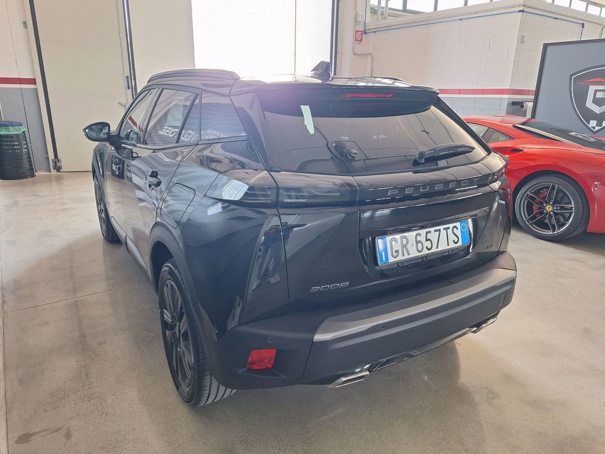 Peugeot 2008 PureTech 130 S&S EAT8 GT Pack (6)